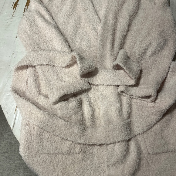 Pottery Barn Other - Robe